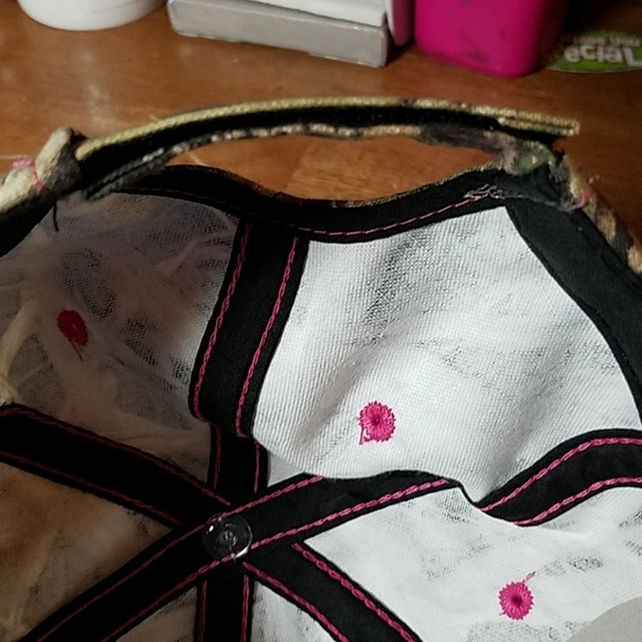 Mossy Oak Camouflage Pink Accents Baseball Cap NWT - Picture 5 of 6